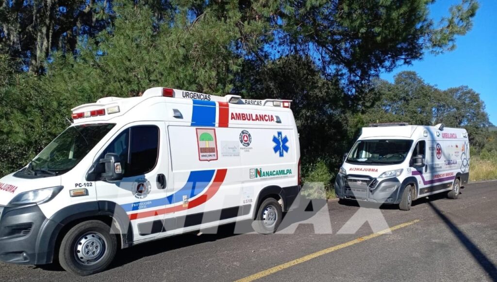 Volcadura de taxi en carretera-Nanacamilpa-Texmelucan deja tres lesionados, incluido un adulto mayor